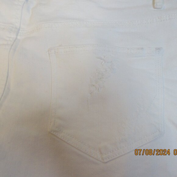 VINTAGE~ JOE BOXER WHITE DISTRESSED ~CROCHET LACE JEAN SHORTS JUNIORS SIZE 11 - Picture 7 of 9